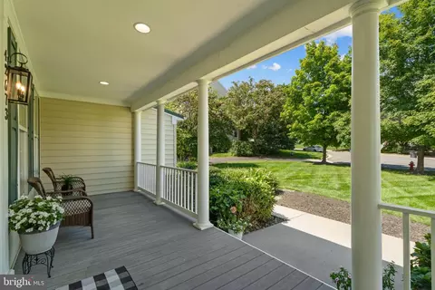 Exterior - 42673 Silverthorne Ct, Broadlands, VA 20148 photo 4 of 12