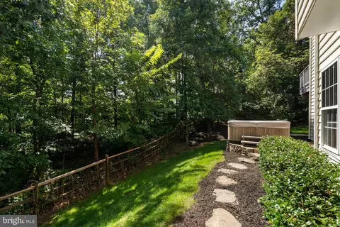 Exterior - 42673 Silverthorne Ct, Broadlands, VA 20148 photo 10 of 12