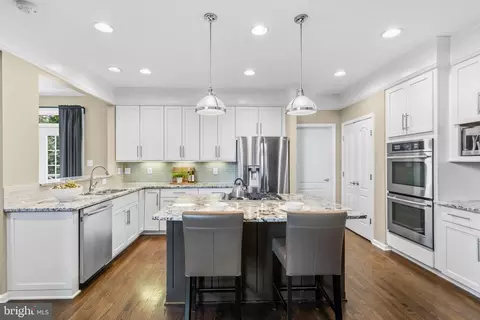 Kitchen - 42673 Silverthorne Ct, Broadlands, VA 20148 photo 2 of 5