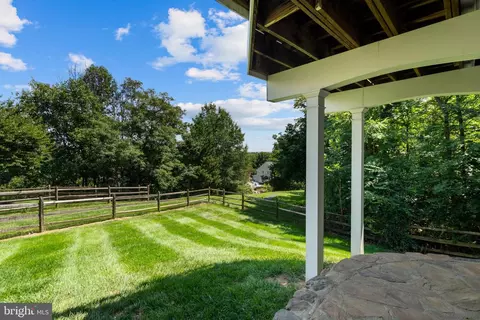 Exterior - 42673 Silverthorne Ct, Broadlands, VA 20148 photo 11 of 12