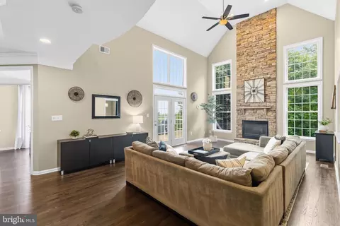 Living - 42673 Silverthorne Ct, Broadlands, VA 20148 photo 4 of 5