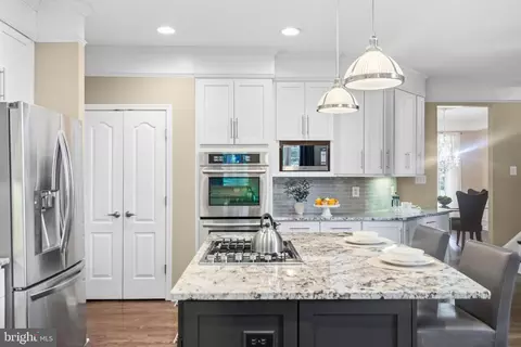 Kitchen - 42673 Silverthorne Ct, Broadlands, VA 20148 photo 3 of 5
