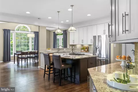 Kitchen - 42673 Silverthorne Ct, Broadlands, VA 20148 photo 5 of 5