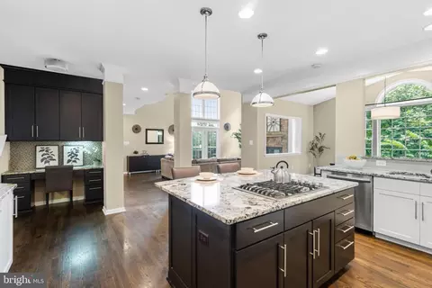 Kitchen - 42673 Silverthorne Ct, Broadlands, VA 20148 photo 4 of 5
