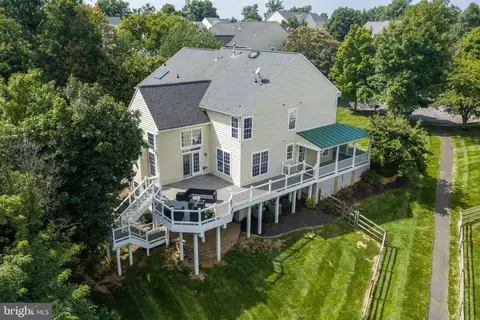 Exterior - 42673 Silverthorne Ct, Broadlands, VA 20148 photo 5 of 12