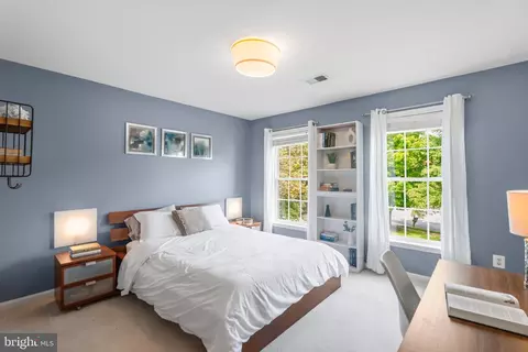 Bedroom - 42673 Silverthorne Ct, Broadlands, VA 20148 photo 5 of 6