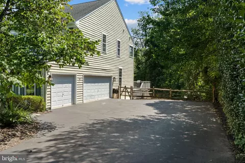 Exterior - 42673 Silverthorne Ct, Broadlands, VA 20148 photo 9 of 12
