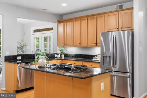 Kitchen - 21364 Scara Pl, Broadlands, VA 20148 photo 3 of 5