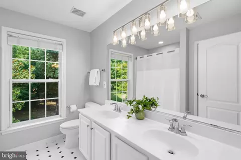 Bath - 21364 Scara Pl, Broadlands, VA 20148 photo 3 of 6