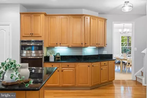 Kitchen - 21364 Scara Pl, Broadlands, VA 20148 photo 2 of 5