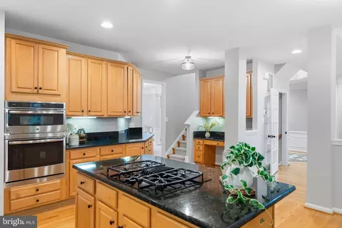 Kitchen - 21364 Scara Pl, Broadlands, VA 20148 photo 4 of 5