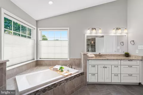 Bath - 21364 Scara Pl, Broadlands, VA 20148 photo 2 of 6