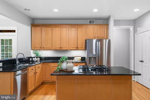 Kitchen - 21364 Scara Pl, Broadlands, VA 20148 photo 1 of 5