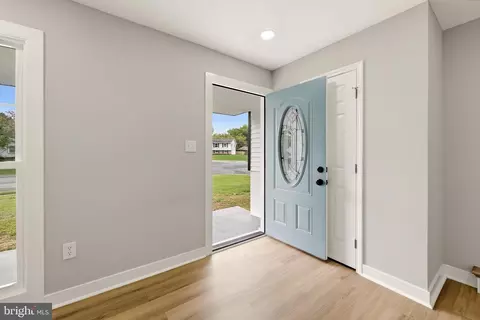 Entry Way - 1201 E Holly Ave, Sterling, VA 20164 photo 2 of 7