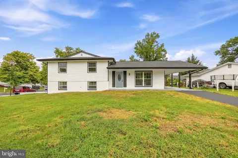 Exterior - 1201 E Holly Ave, Sterling, VA 20164 photo 2 of 7