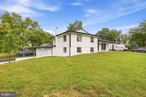 Exterior - 1201 E Holly Ave, Sterling, VA 20164 photo 3 of 7
