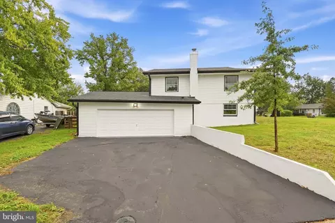 Exterior - 1201 E Holly Ave, Sterling, VA 20164 photo 4 of 7