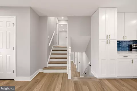 Entry Way - 1201 E Holly Ave, Sterling, VA 20164 photo 5 of 7