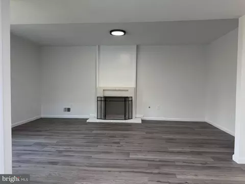 Living - 102 Wrightwood Pl, Sterling, VA 20164 photo 2 of 2