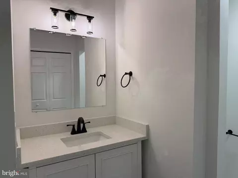 Bath - 102 Wrightwood Pl, Sterling, VA 20164 photo 1 of 1