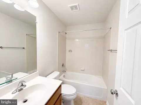 Bath - 43524 Wheadon Ter, Chantilly, VA 20152 photo 1 of 1