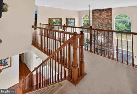 Entry Way - 21419 Ashburn Run Pl, Ashburn, VA 20147 photo 6 of 8