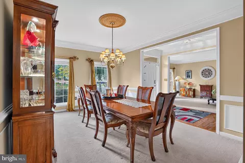 Dining - 21419 Ashburn Run Pl, Ashburn, VA 20147 photo 3 of 4
