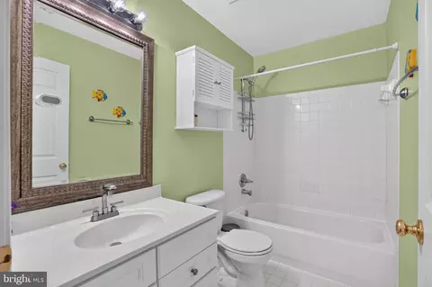 Bath - 21419 Ashburn Run Pl, Ashburn, VA 20147 photo 2 of 3
