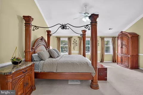 Bedroom - 21419 Ashburn Run Pl, Ashburn, VA 20147 photo 3 of 7