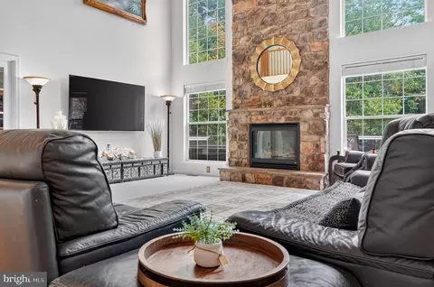 Living - 21419 Ashburn Run Pl, Ashburn, VA 20147 photo 1 of 1