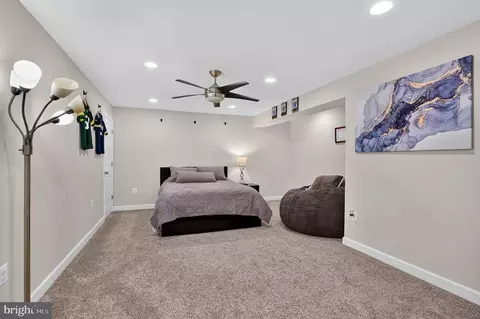 Bedroom - 21419 Ashburn Run Pl, Ashburn, VA 20147 photo 7 of 7