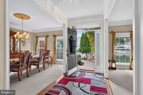 Entry Way - 21419 Ashburn Run Pl, Ashburn, VA 20147 photo 1 of 8