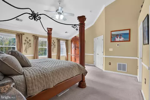 Bedroom - 21419 Ashburn Run Pl, Ashburn, VA 20147 photo 4 of 7