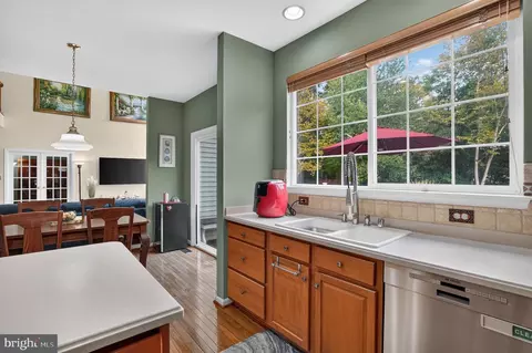 Kitchen - 21419 Ashburn Run Pl, Ashburn, VA 20147 photo 6 of 6