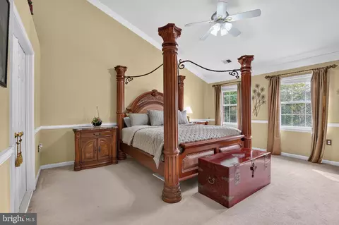 Bedroom - 21419 Ashburn Run Pl, Ashburn, VA 20147 photo 2 of 7
