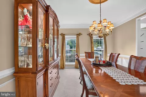 Dining - 21419 Ashburn Run Pl, Ashburn, VA 20147 photo 2 of 4