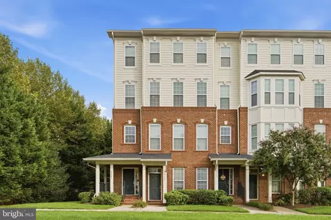 19201 Winmeade Dr, Leesburg, VA 20176