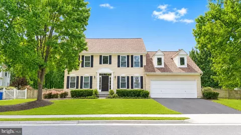 315 Oakcrest Manor Dr NE, Leesburg, VA 20176