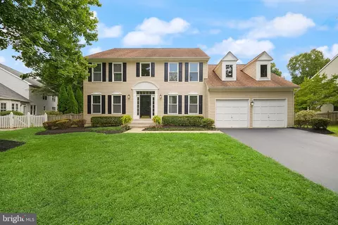 315 Oakcrest Manor Dr NE, Leesburg, VA 20176