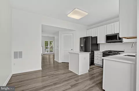 Entry Way - 20970 Killawog Ter, Ashburn, VA 20147 photo 4 of 13