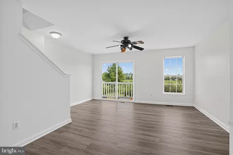 Living - 20970 Killawog Ter, Ashburn, VA 20147 photo 2 of 5