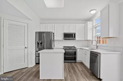Kitchen - 20970 Killawog Ter, Ashburn, VA 20147 photo 1 of 3