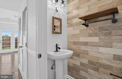 Entry Way - 20970 Killawog Ter, Ashburn, VA 20147 photo 11 of 13