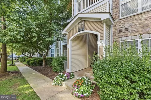 503 Sunset View Ter SE #404, Leesburg, VA 20175