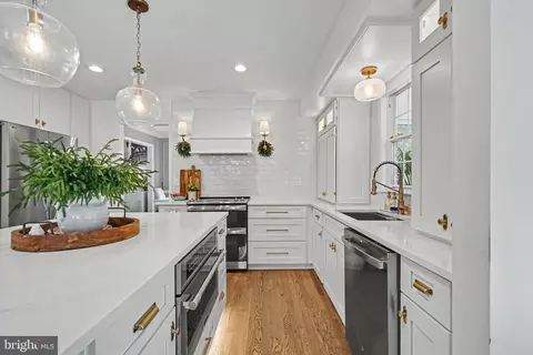 Kitchen - 20670 Citation Dr, Ashburn, VA 20147 photo 6 of 8