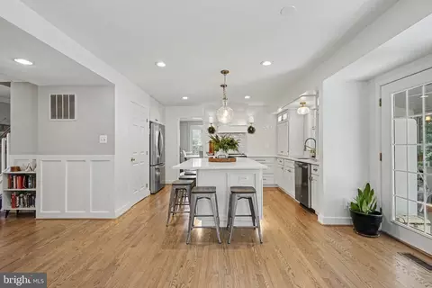 Kitchen - 20670 Citation Dr, Ashburn, VA 20147 photo 4 of 8