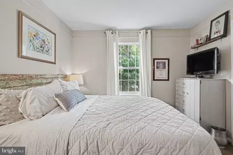 Bedroom - 20670 Citation Dr, Ashburn, VA 20147 photo 3 of 7