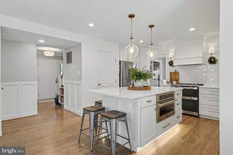 Kitchen - 20670 Citation Dr, Ashburn, VA 20147 photo 3 of 8