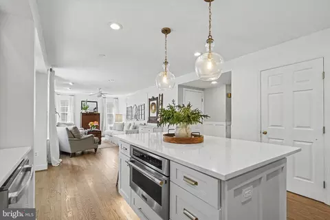 Kitchen - 20670 Citation Dr, Ashburn, VA 20147 photo 5 of 8