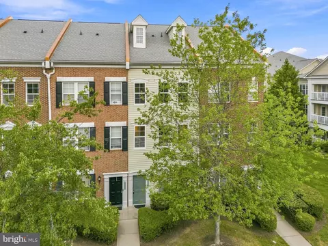 42524 Hollyhock Ter, Brambleton, VA 20148